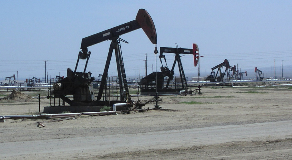  Oil Below $56 as Saudi Output Near Record