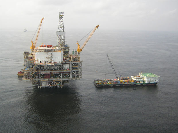 Oil Majors Focus on Angola