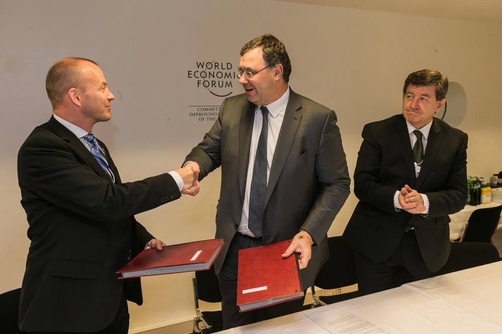 IndustriALL Global Union Ink Deal with Total to Protect 100,000 Workers