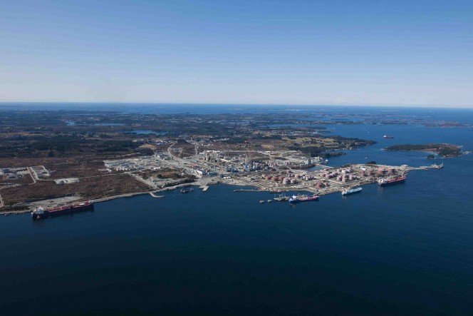 Statoil Award Service Contracts for Seven Bases