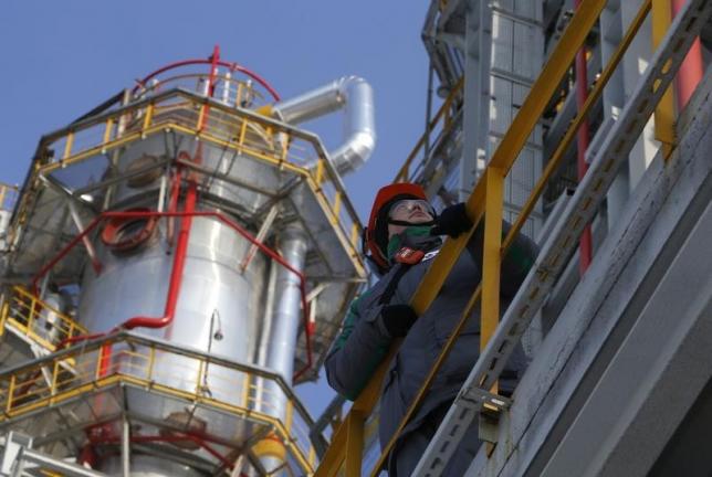 Brent Crude Oil Hits 2015 High as U.S. Output Slows