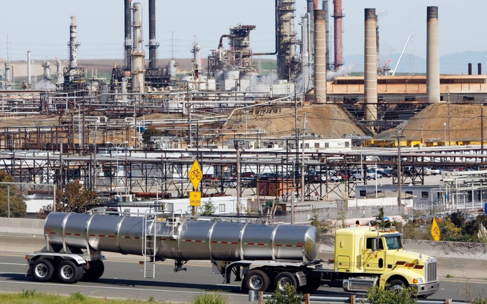 U.S. Refiners Turn to Tanker Trucks to Avoid 'Dumbbell' Crudes