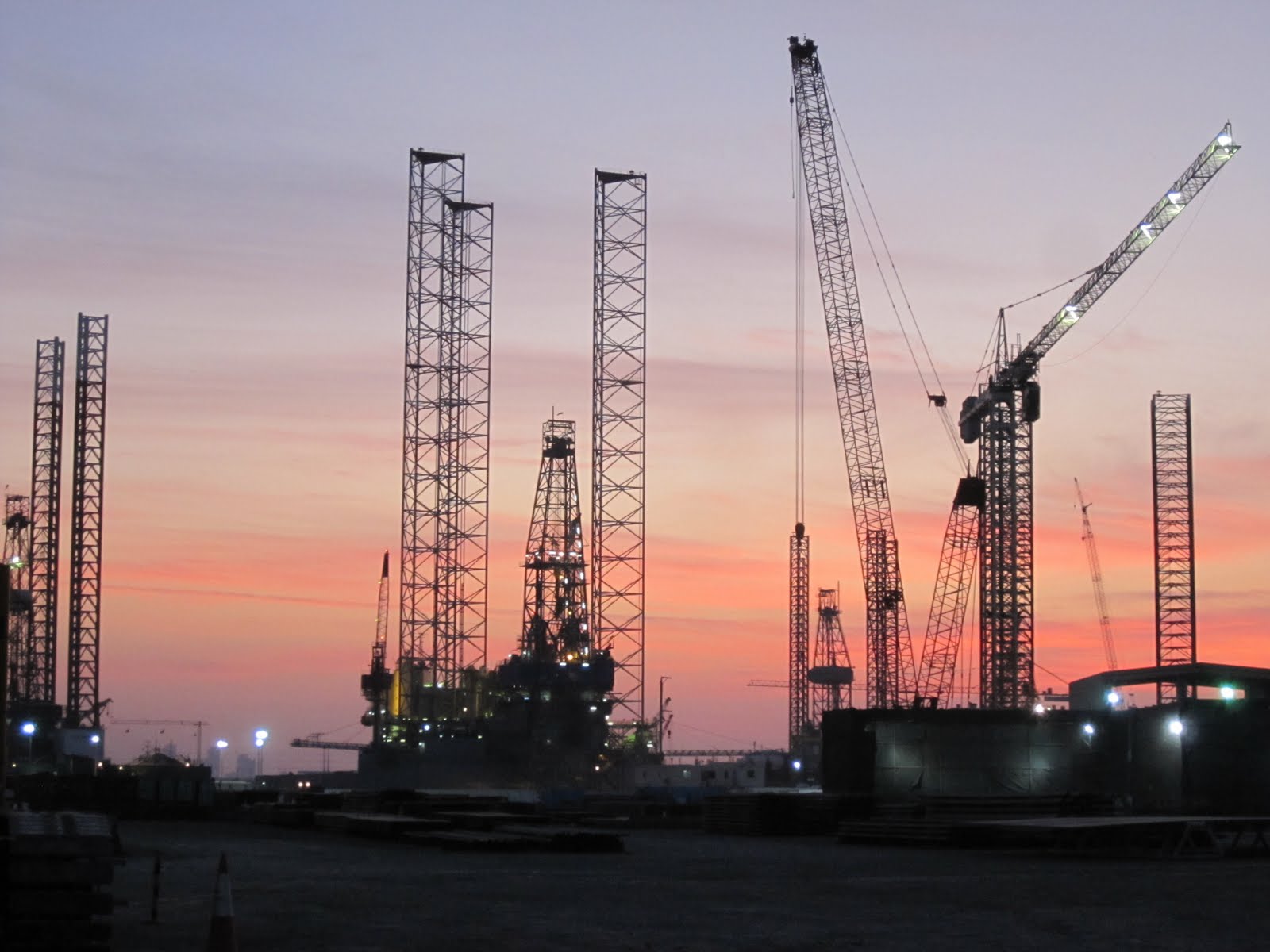 Slumping Oil Won't Derail $500 bln Gulf Infrastructure Plan