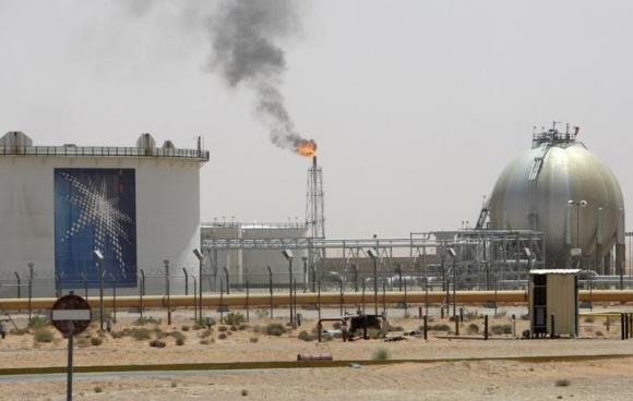  Saudi Looking Beyond Oil Price Slump as Rig Count Spikes