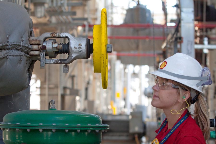 shell-employee-at-deer-park-refinery.jpg
