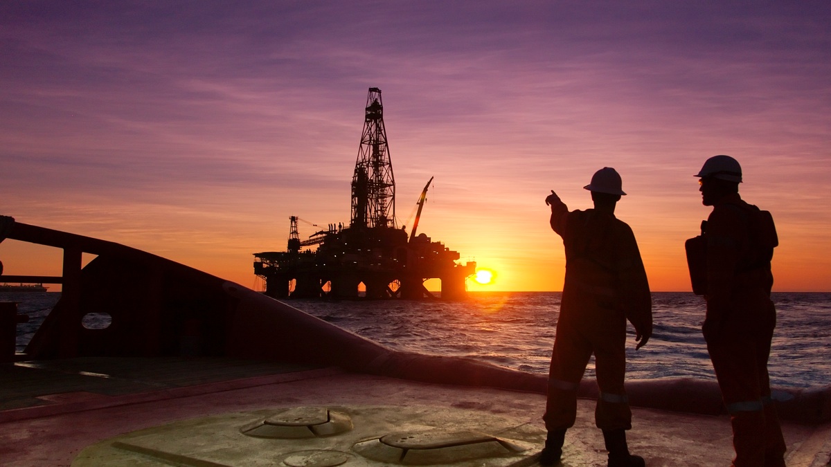 petronas-to-cut-20000-bpd-starting-january-2017.jpg